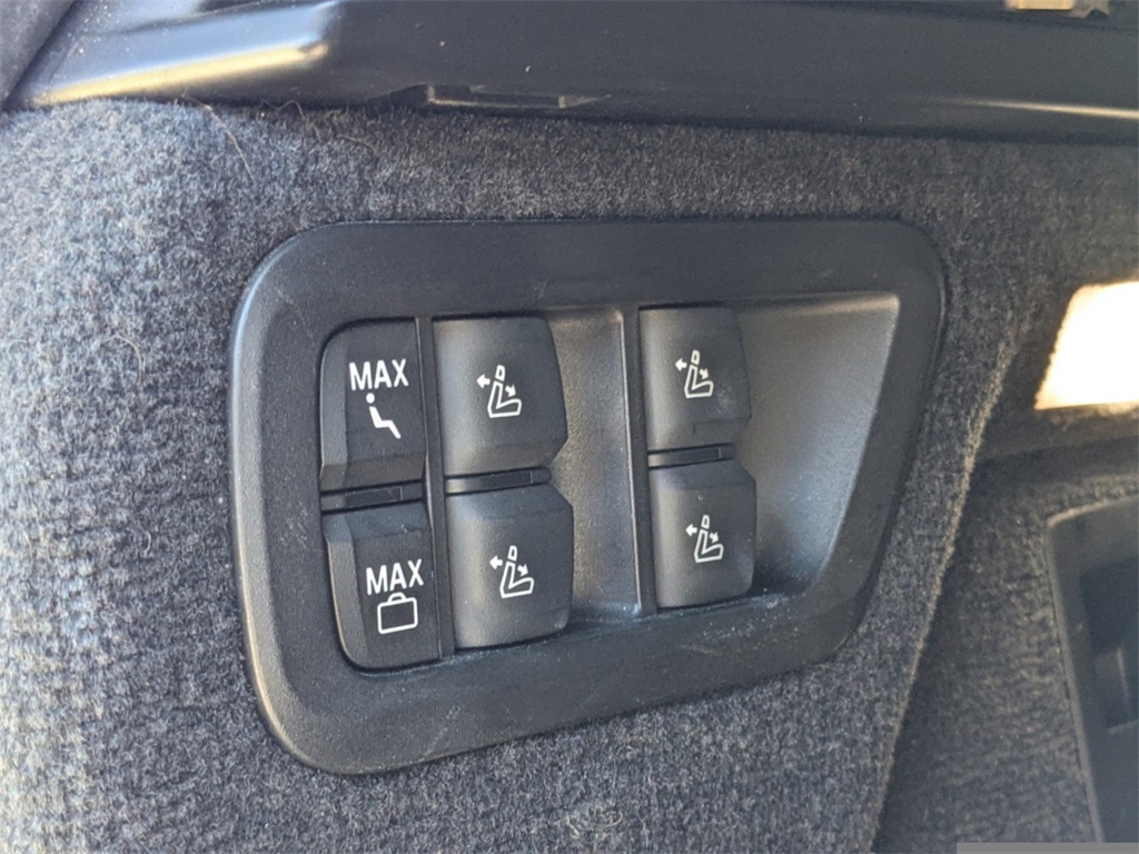 Vehicle image 17 of 43