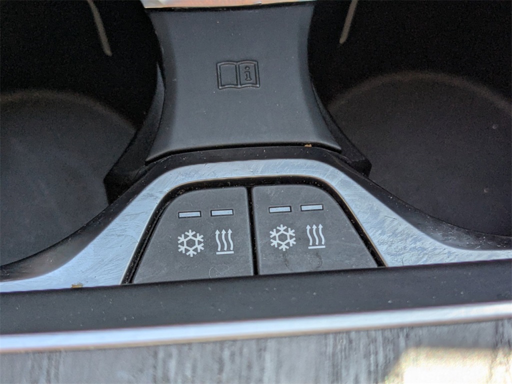 Vehicle image 40 of 43