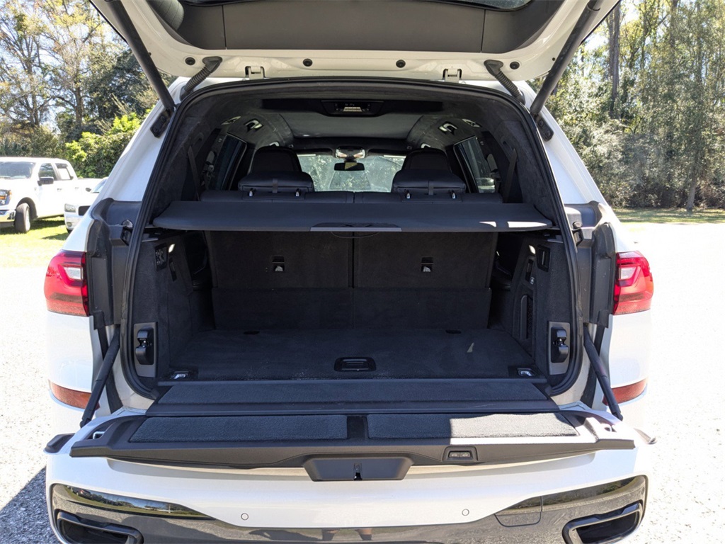 Vehicle image 16 of 43