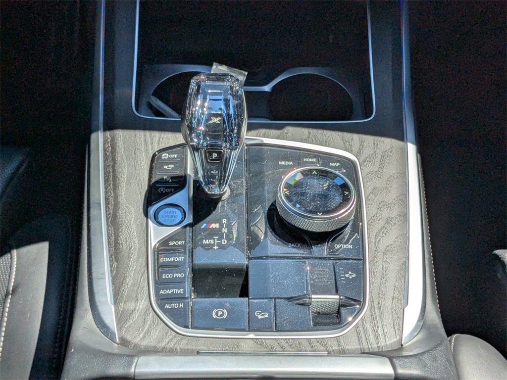 Vehicle image 28 of 43