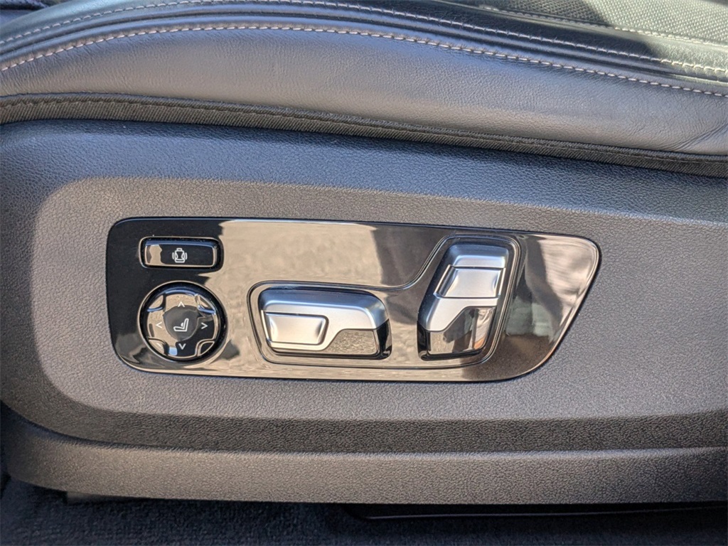 Vehicle image 29 of 43