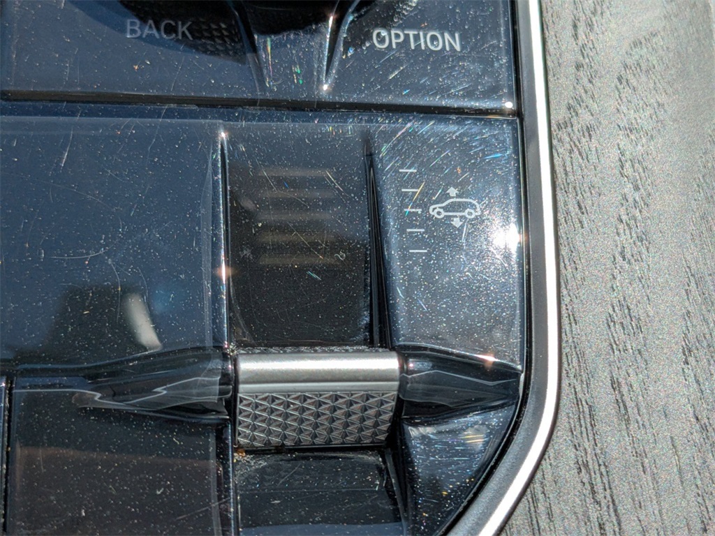 Vehicle image 39 of 43