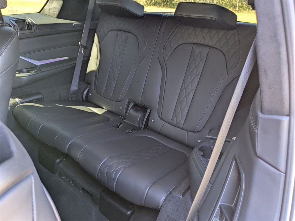 Vehicle image 19 of 43