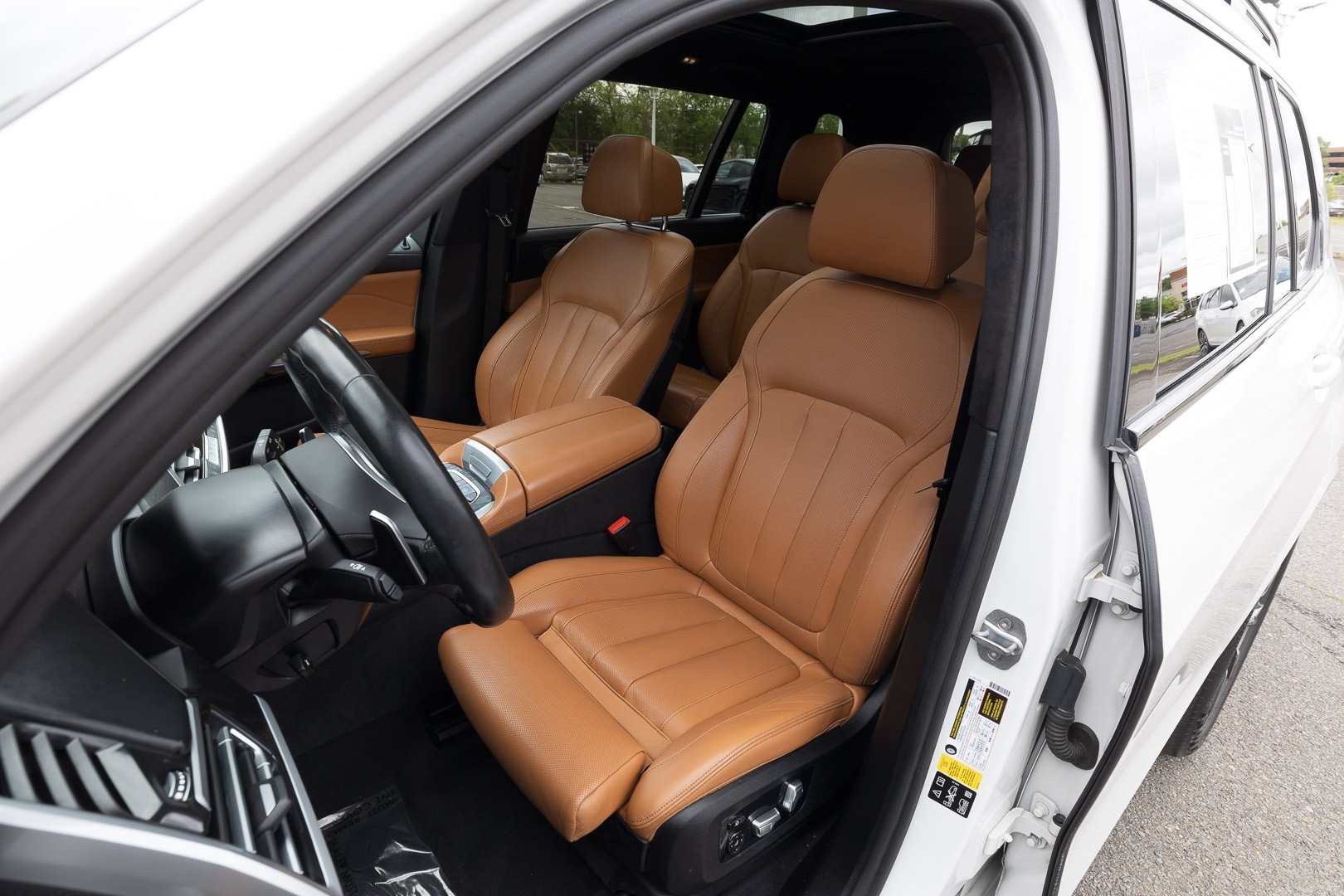 Vehicle image 16 of 34