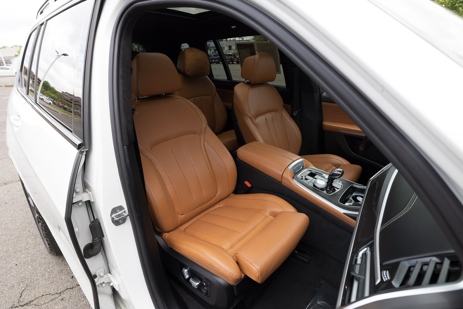 Vehicle image 17 of 34
