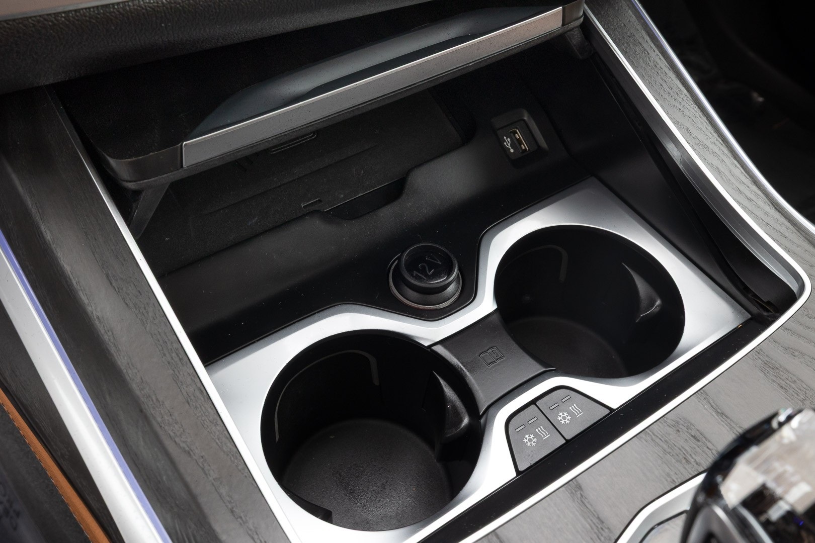 Vehicle image 27 of 34