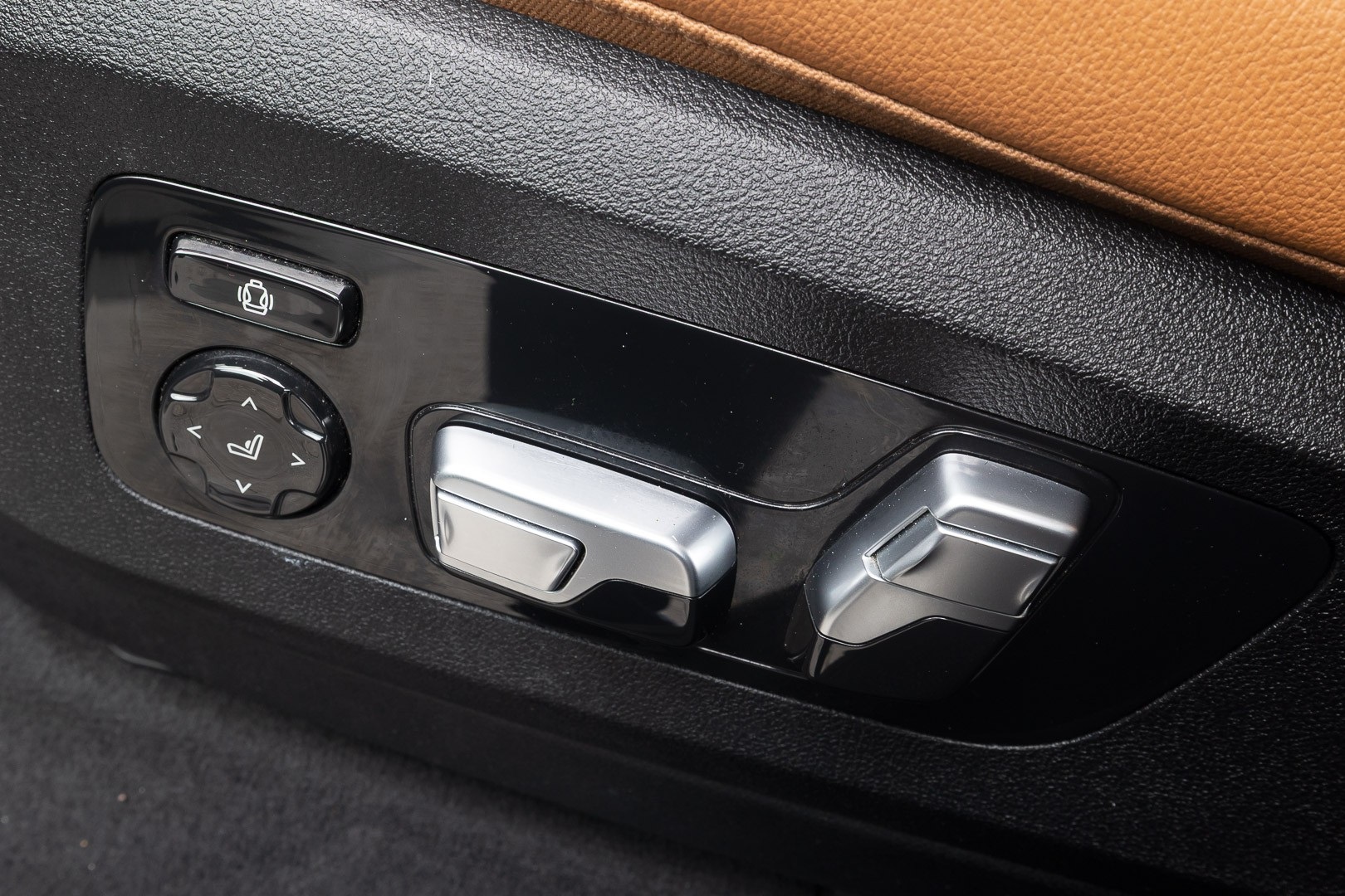 Vehicle image 21 of 34