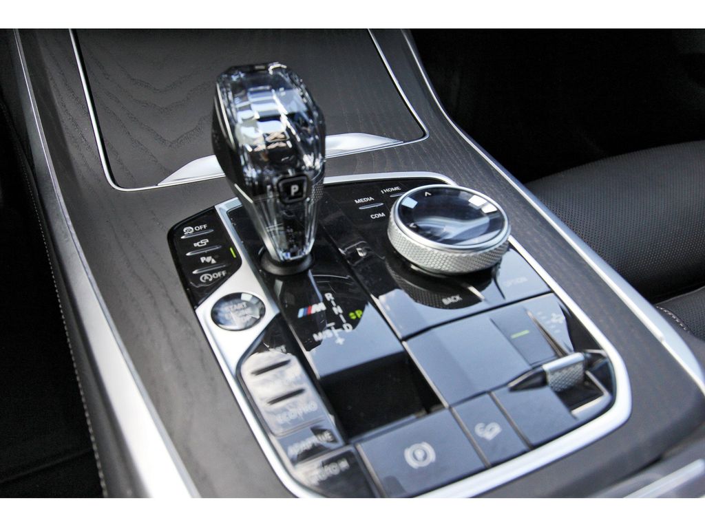 Vehicle image 24 of 32