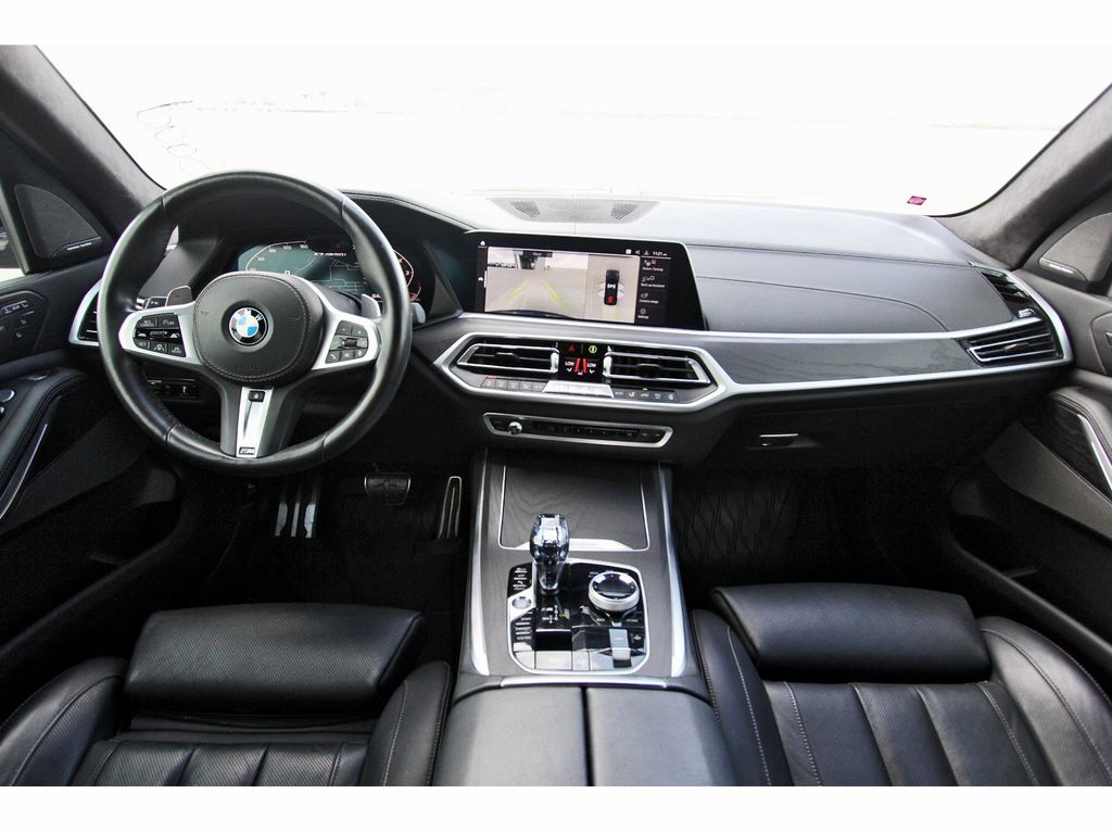 Vehicle image 16 of 32