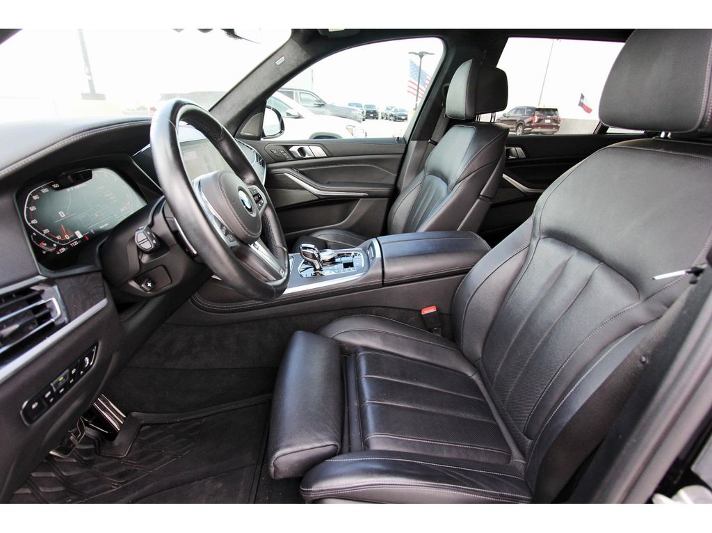 Vehicle image 14 of 32