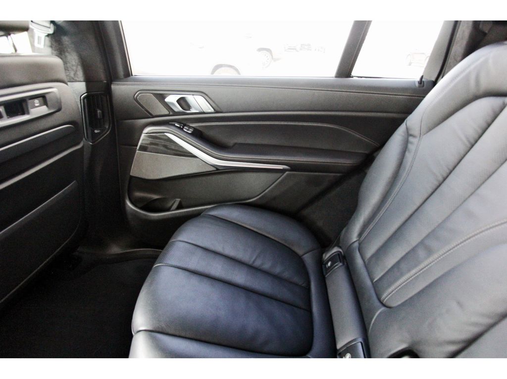 Vehicle image 12 of 32