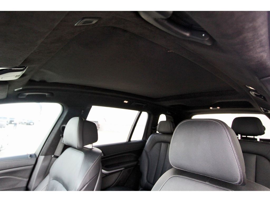 Vehicle image 15 of 32
