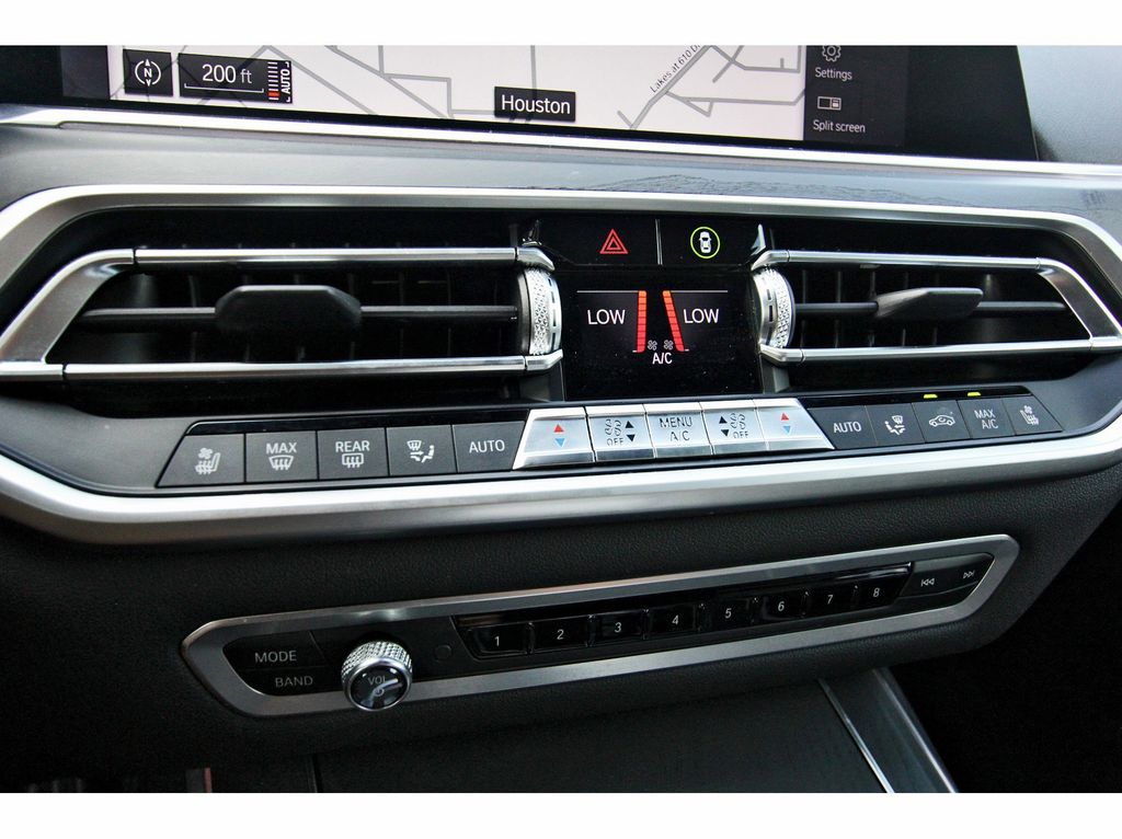 Vehicle image 23 of 32