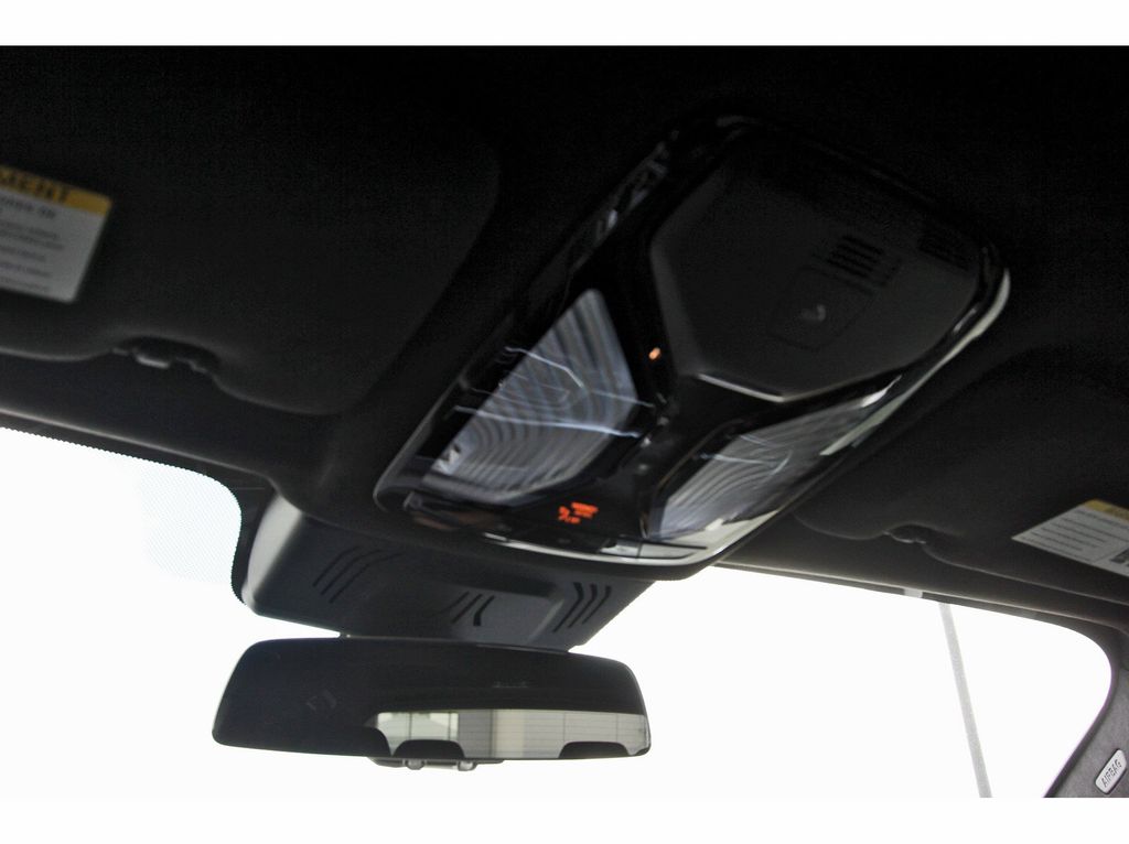 Vehicle image 26 of 32