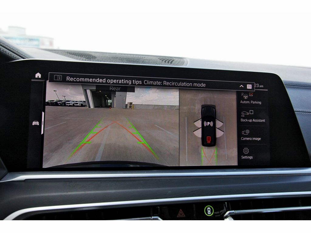 Vehicle image 21 of 32