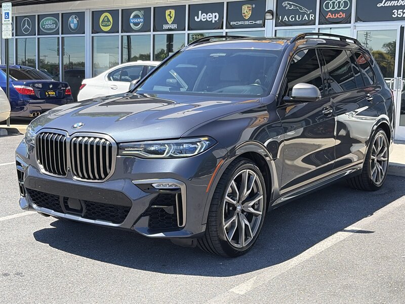2020 BMW X7 M50i Image 3 of 46