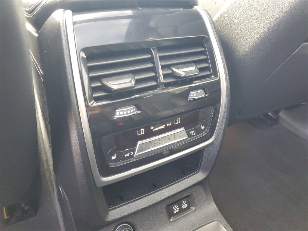 Vehicle image 15 of 40
