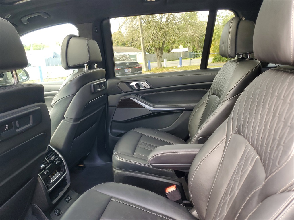 Vehicle image 17 of 40