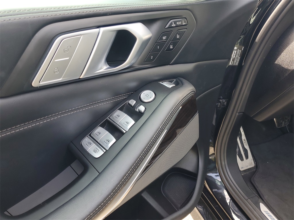 Vehicle image 22 of 40