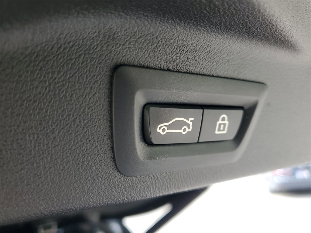 Vehicle image 12 of 40