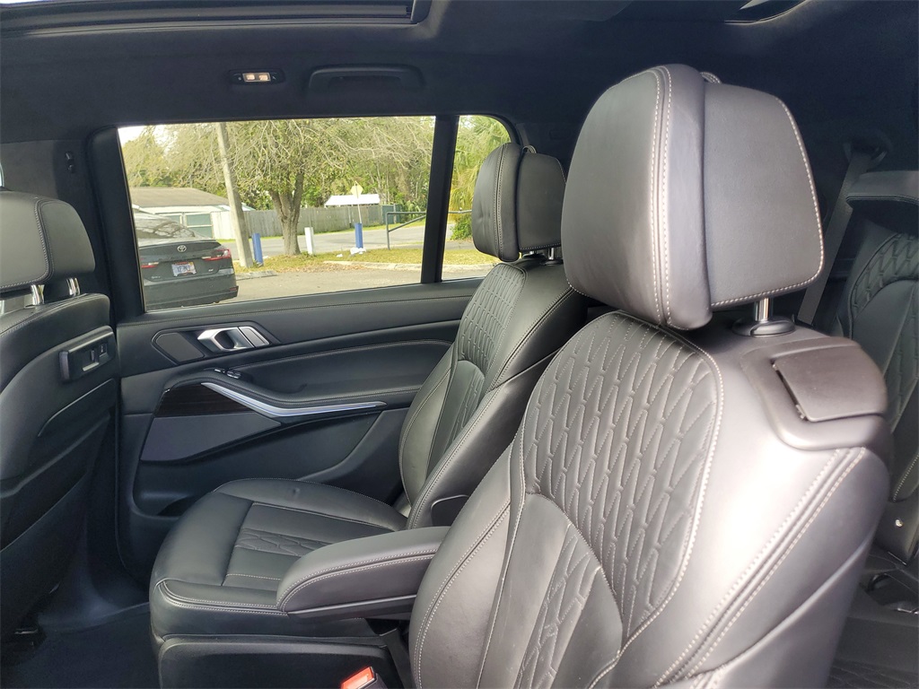 Vehicle image 18 of 40