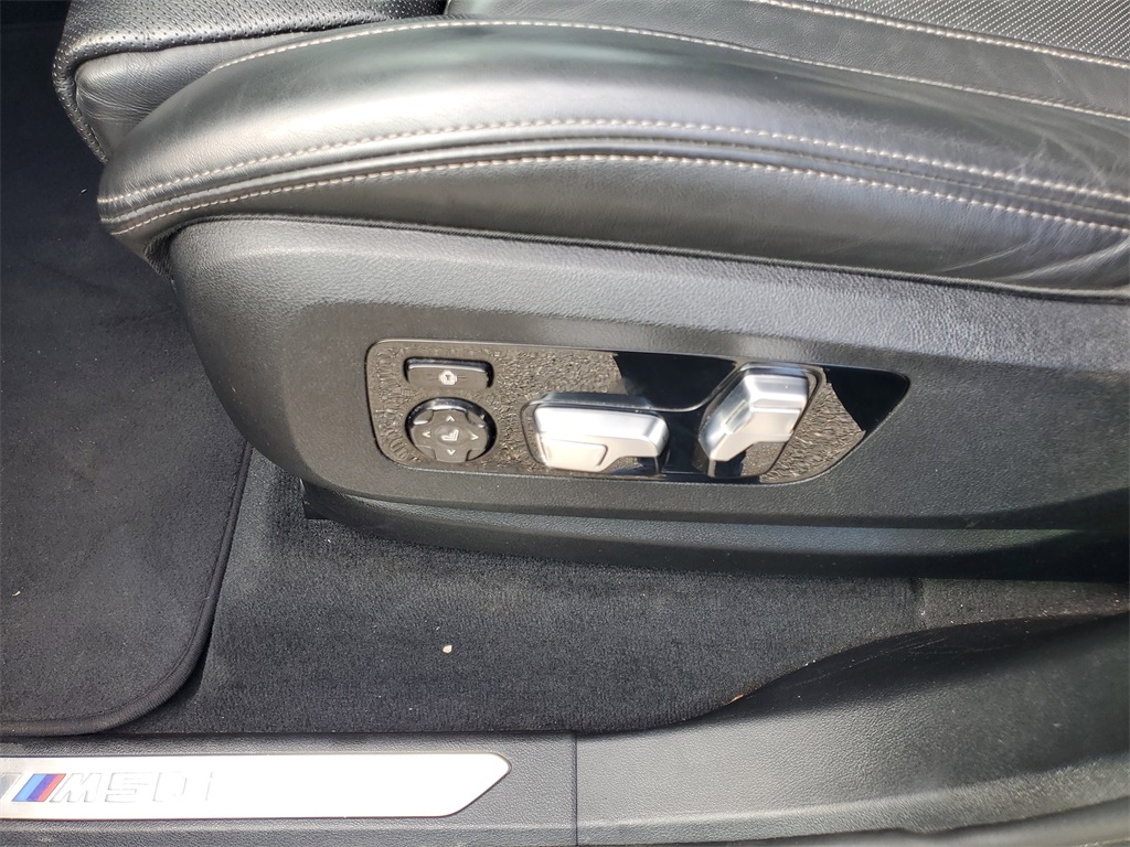 Vehicle image 26 of 40