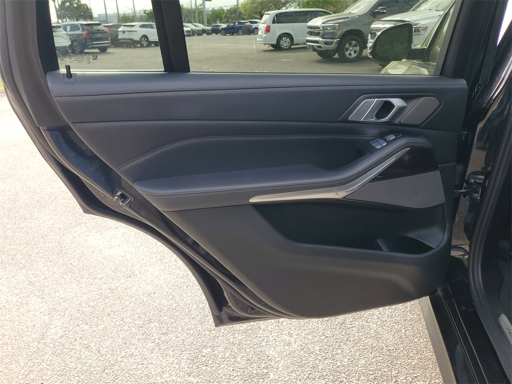 Vehicle image 20 of 40