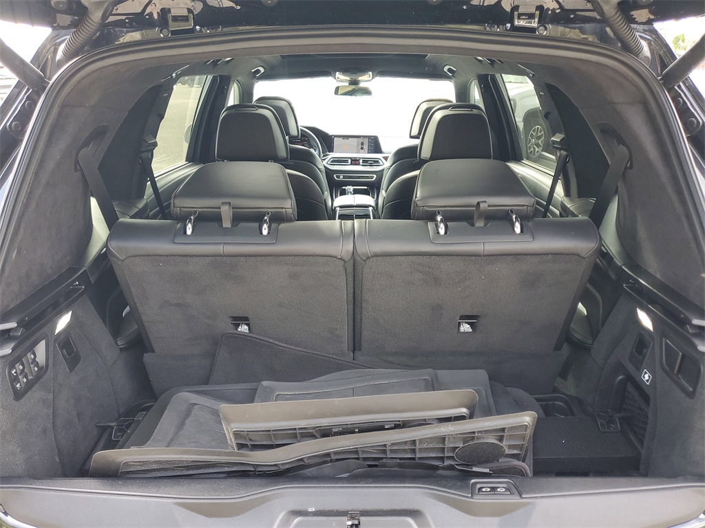 Vehicle image 11 of 40