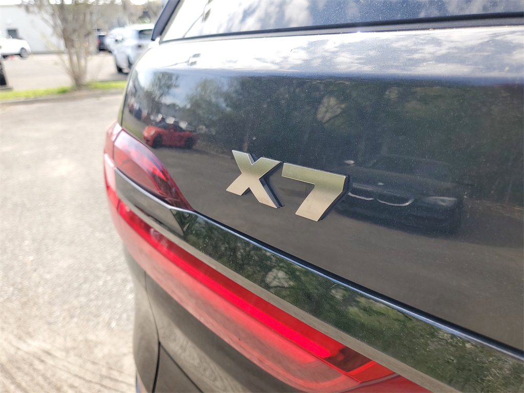 Vehicle image 9 of 40