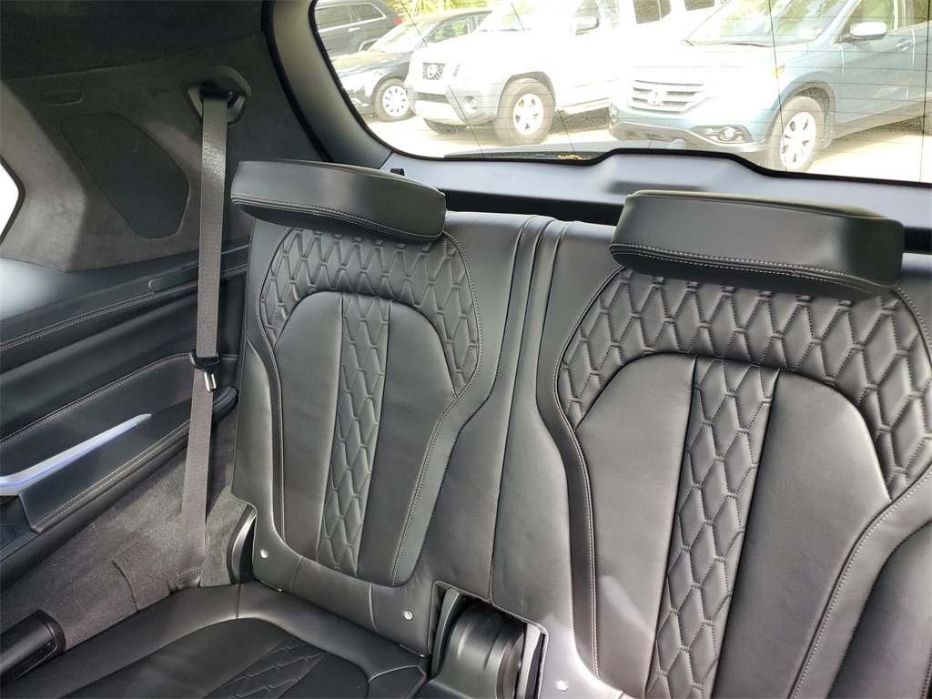 Vehicle image 19 of 40