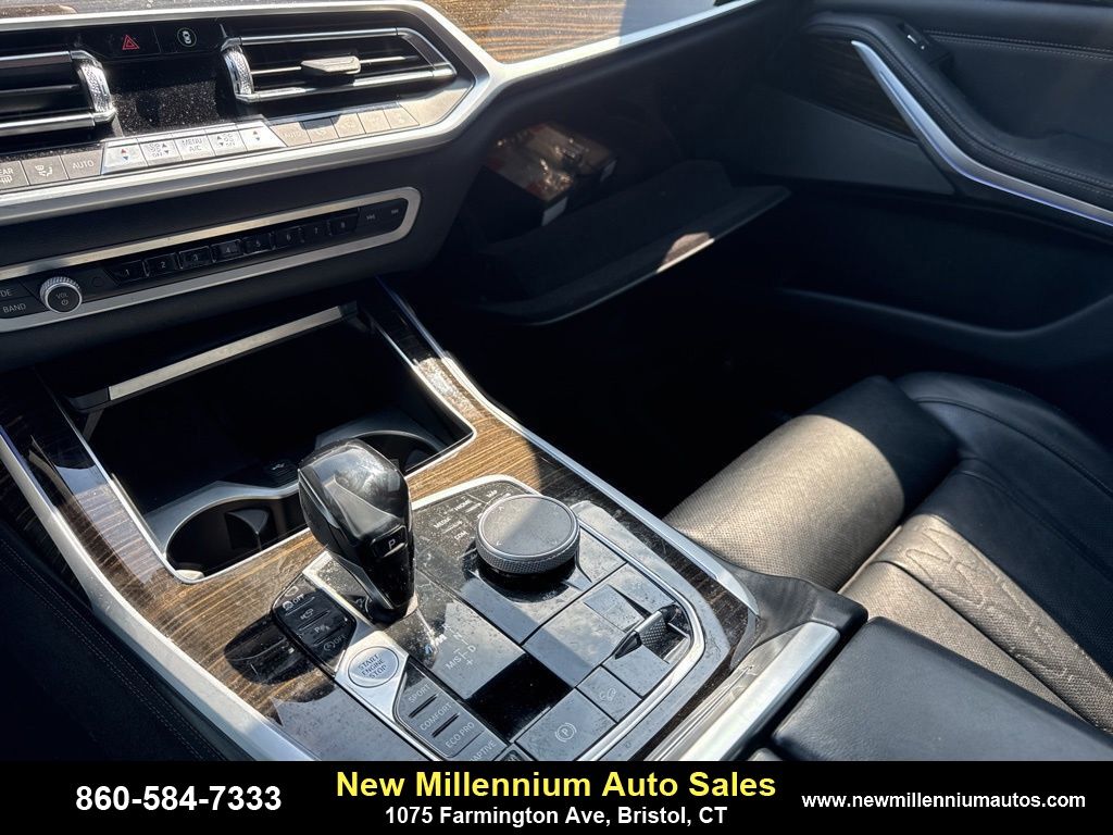 Vehicle image 25 of 27