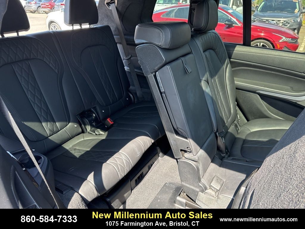 Vehicle image 9 of 27