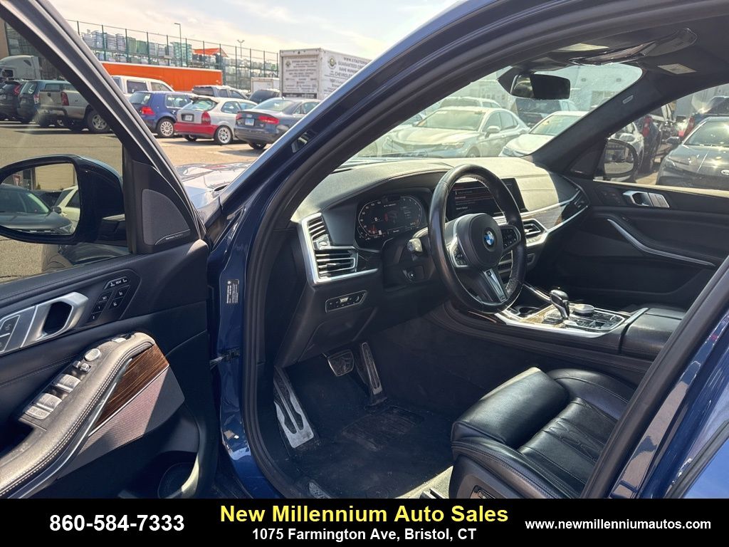 Vehicle image 23 of 27