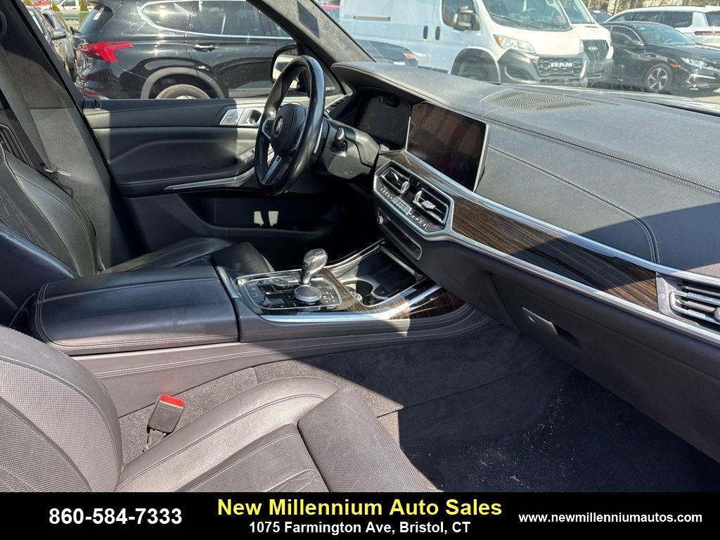 Vehicle image 22 of 27