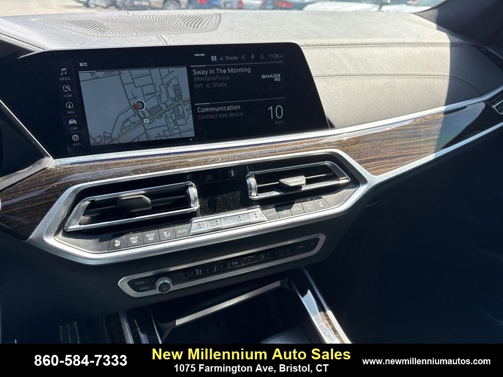 Vehicle image 12 of 27