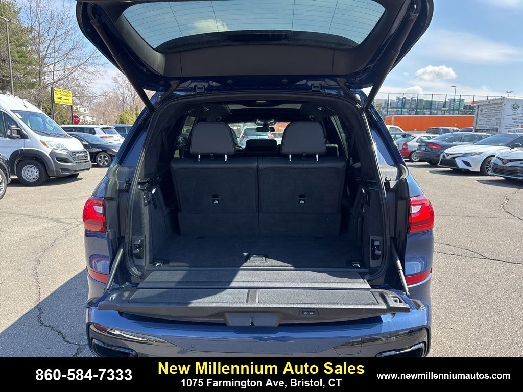 Vehicle image 21 of 27