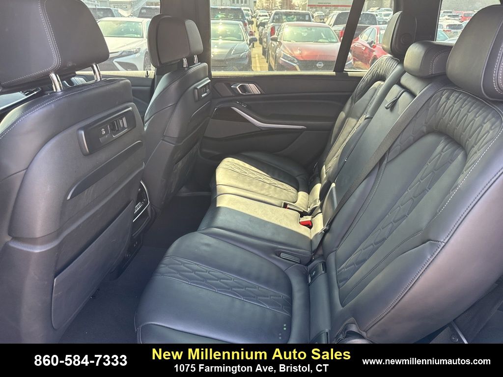 Vehicle image 10 of 27
