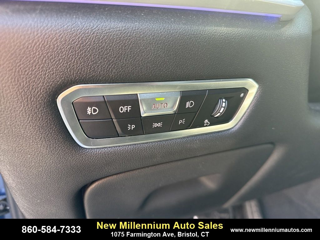 Vehicle image 20 of 27