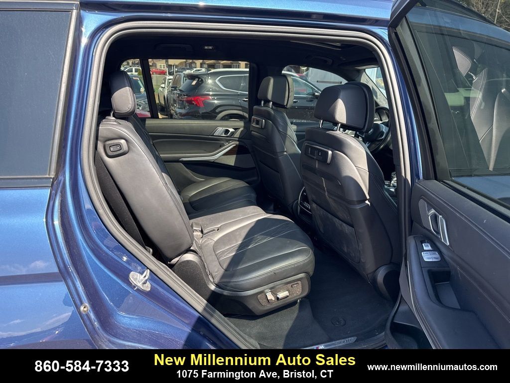 Vehicle image 19 of 27