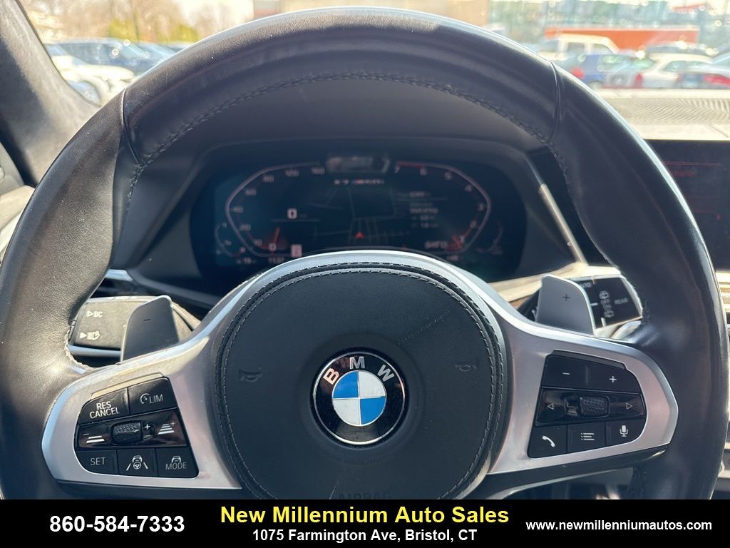 Vehicle image 11 of 27