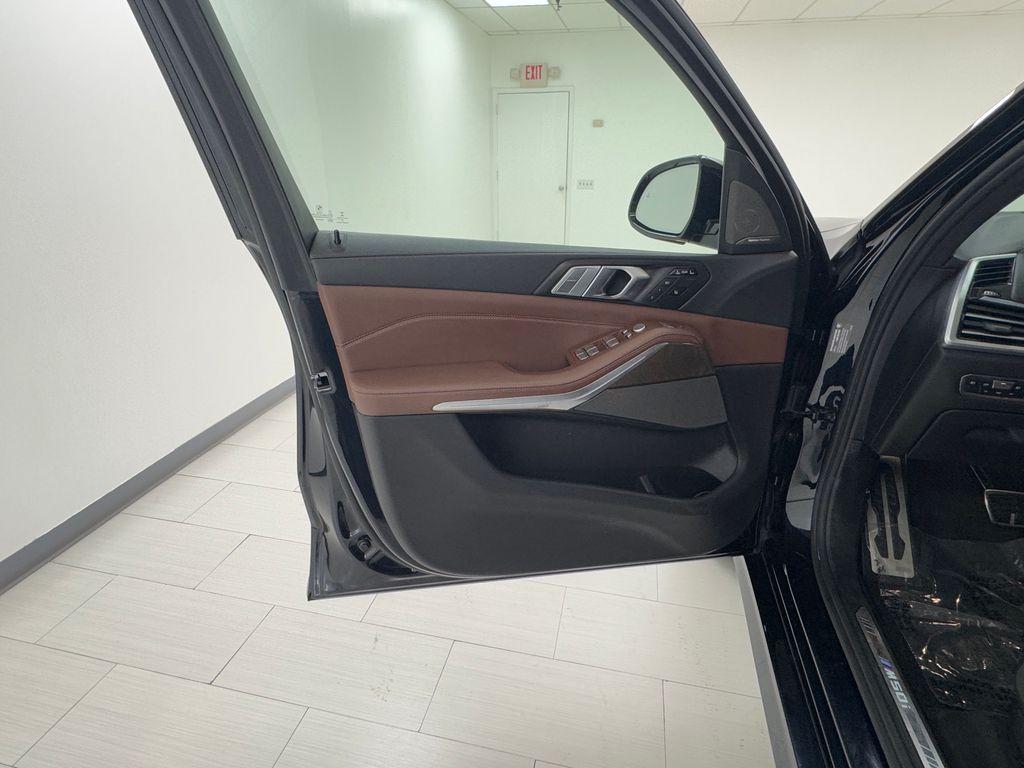 Vehicle image 41 of 44