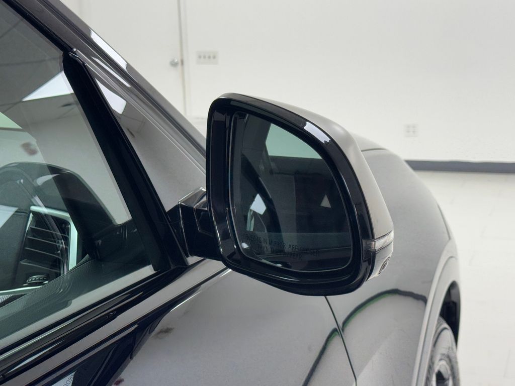 Vehicle image 36 of 44