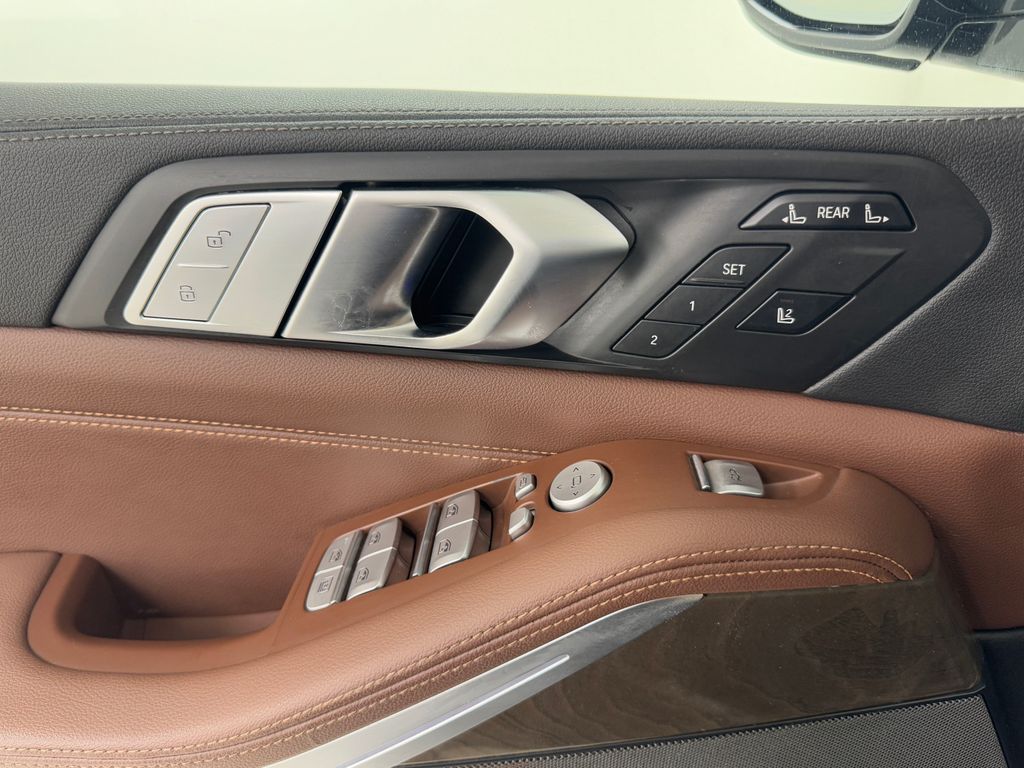 Vehicle image 29 of 44