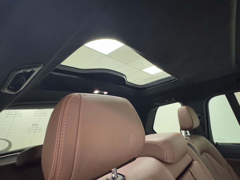 Vehicle image 14 of 44