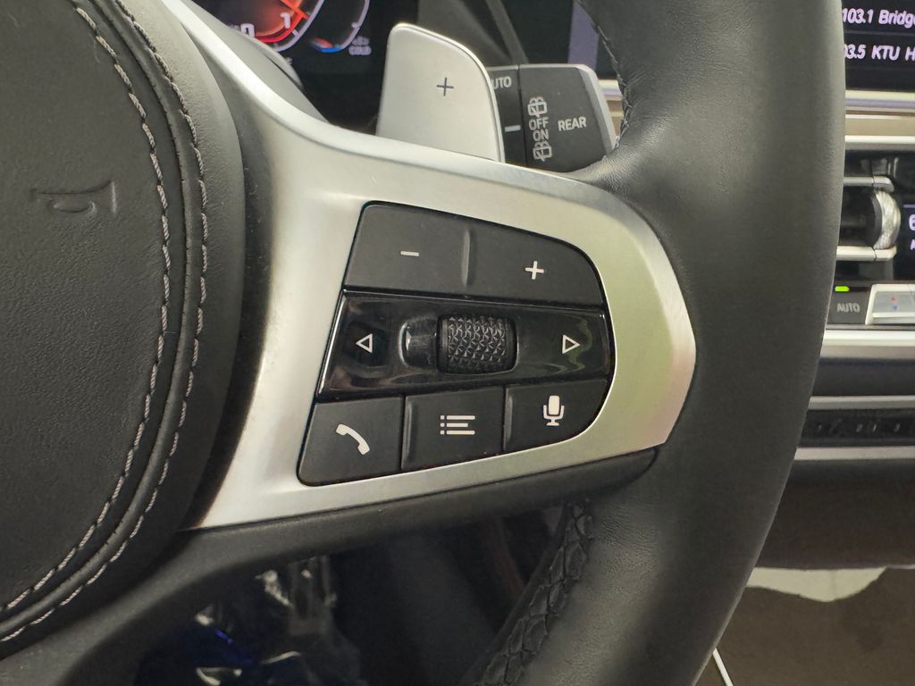 Vehicle image 22 of 44