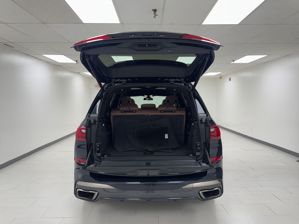 Vehicle image 11 of 44