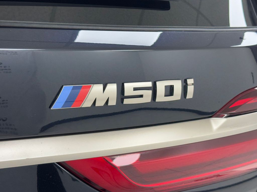 Vehicle image 33 of 44
