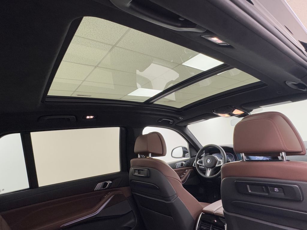 Vehicle image 20 of 44
