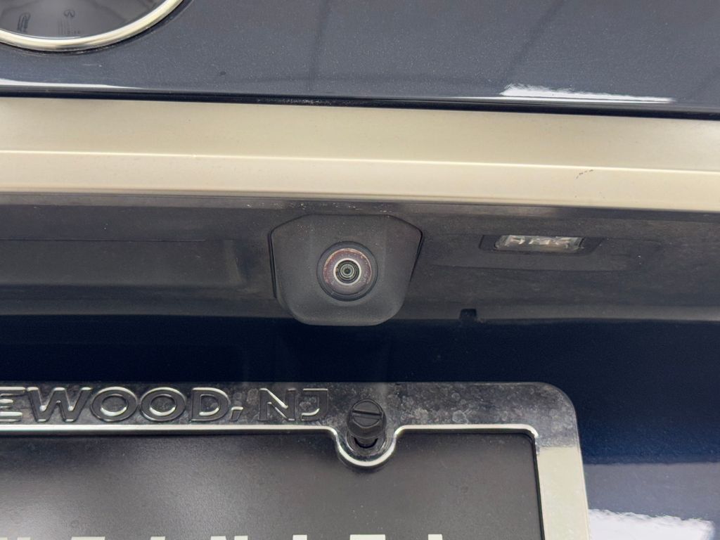 Vehicle image 12 of 44