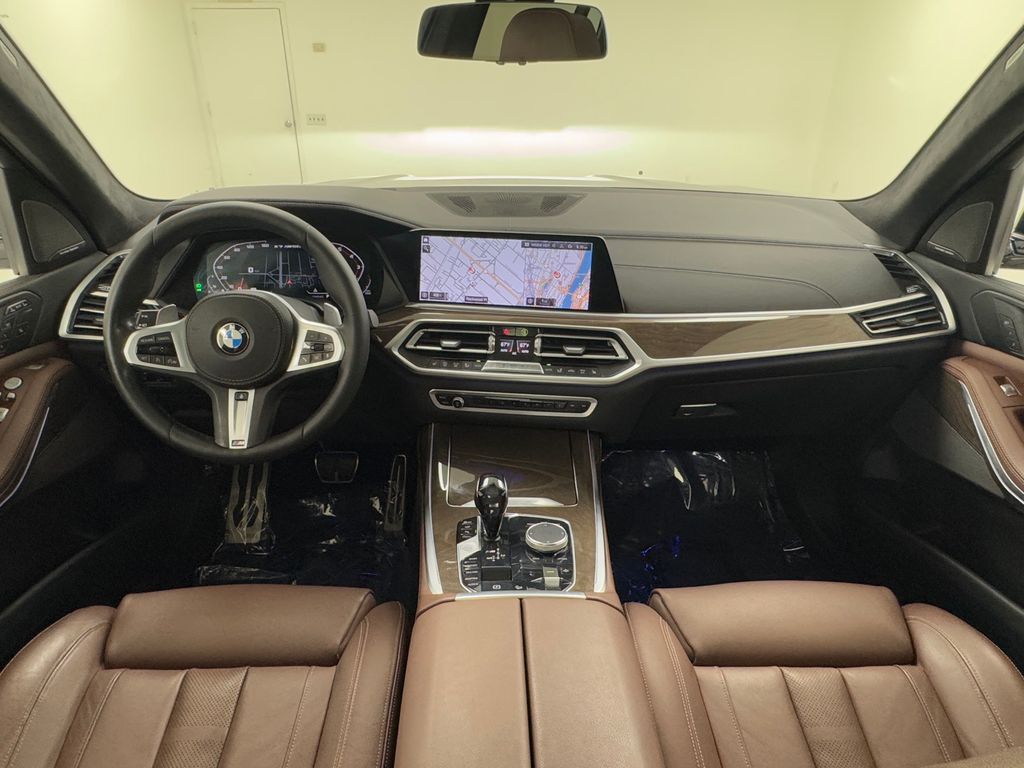 Vehicle image 19 of 44